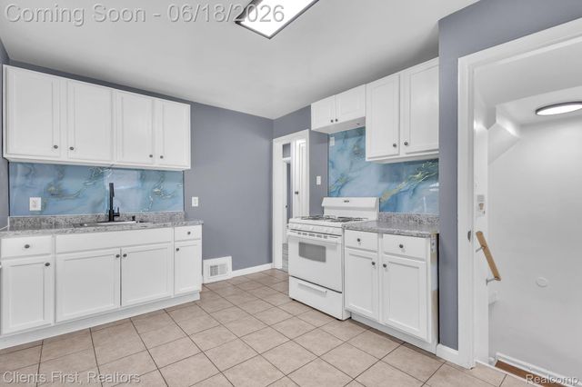 19963 Goulburn Street, Detroit, MI 48205