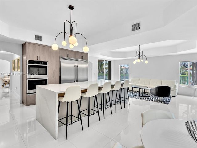 8052 NW 161st Terrace, Miami Lakes, FL 33016