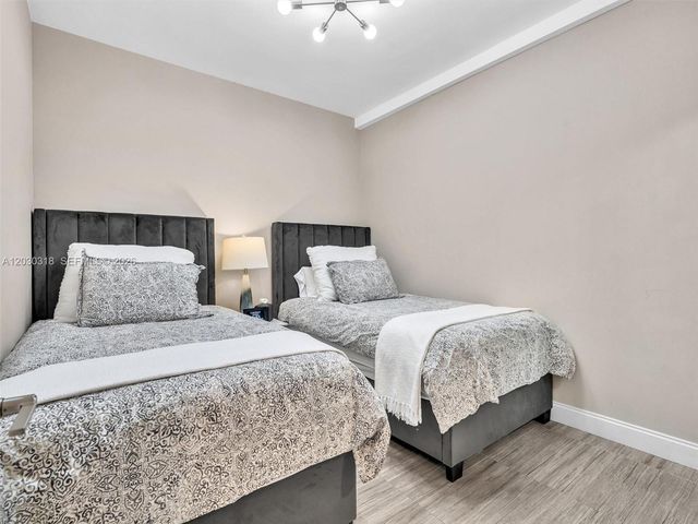 8052 NW 161st Terrace, Miami Lakes, FL 33016