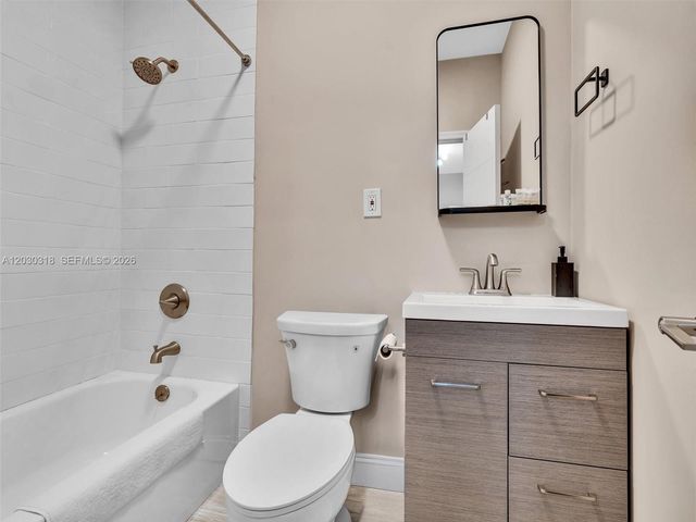 8052 NW 161st Terrace, Miami Lakes, FL 33016