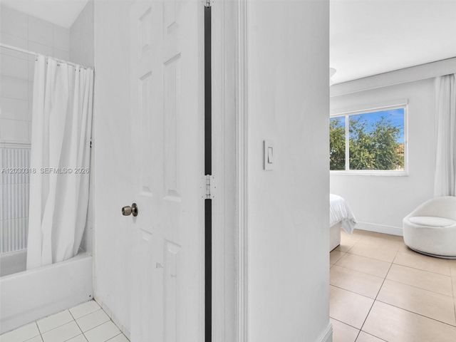 8052 NW 161st Terrace, Miami Lakes, FL 33016