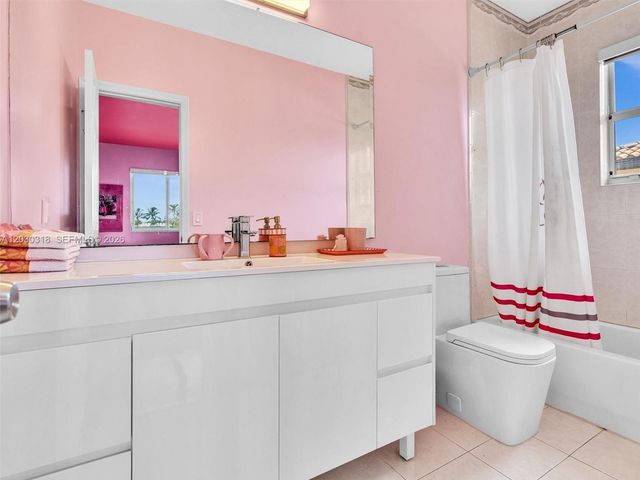 8052 NW 161st Terrace, Miami Lakes, FL 33016