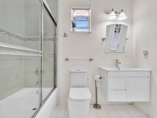 8052 NW 161st Terrace, Miami Lakes, FL 33016