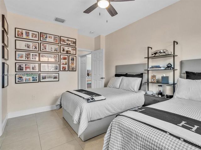 8052 NW 161st Terrace, Miami Lakes, FL 33016