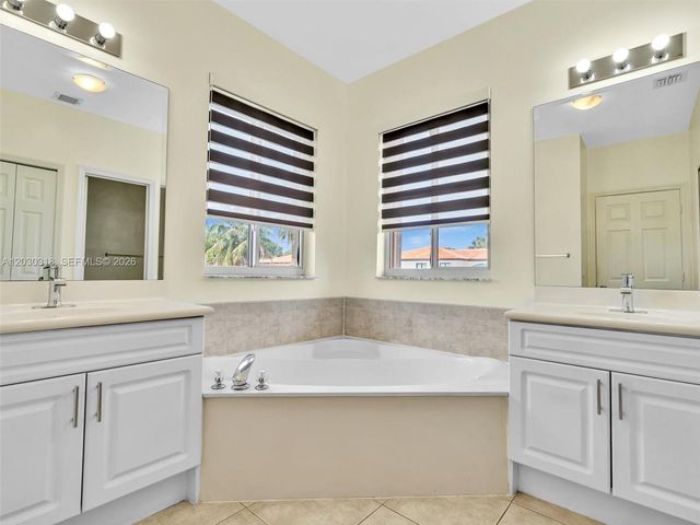 8052 NW 161st Terrace, Miami Lakes, FL 33016