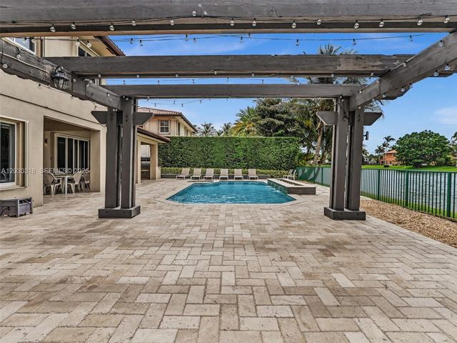 8052 NW 161st Terrace, Miami Lakes, FL 33016