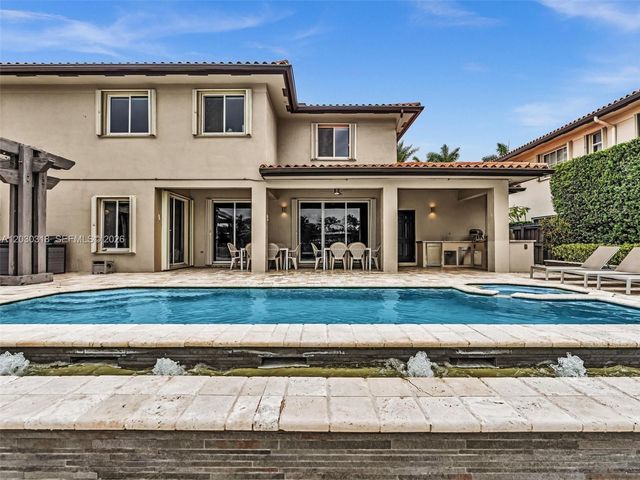 8052 NW 161st Terrace, Miami Lakes, FL 33016