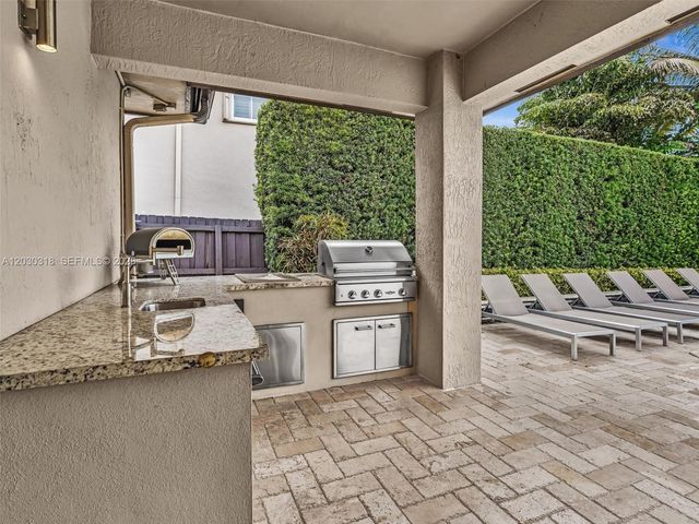8052 NW 161st Terrace, Miami Lakes, FL 33016