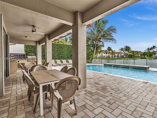 8052 NW 161st Terrace, Miami Lakes, FL 33016