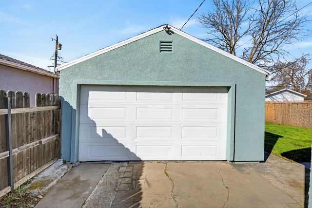 3433 22nd Ave, Sacramento, CA 95820