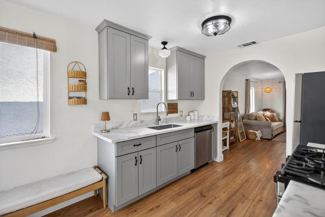 3433 22nd Ave, Sacramento, CA 95820