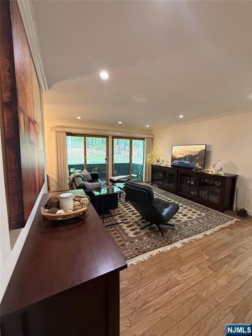 155 Indian Hollow Court 155, Mahwah, NJ 07430