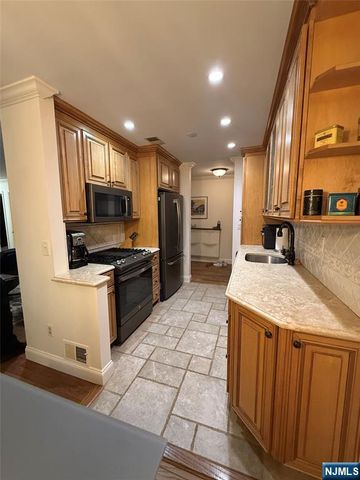 155 Indian Hollow Court 155, Mahwah, NJ 07430