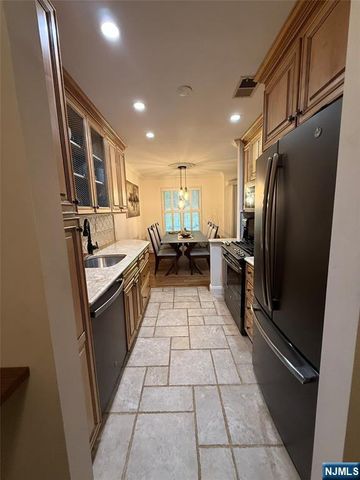155 Indian Hollow Court 155, Mahwah, NJ 07430