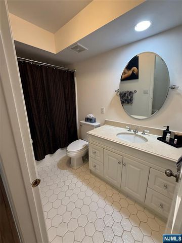 155 Indian Hollow Court 155, Mahwah, NJ 07430