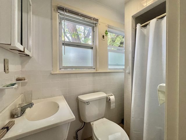 16 Richardson 16, Winchester, MA 01890