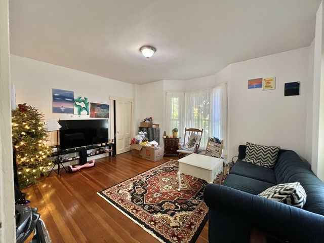 16 Richardson 16, Winchester, MA 01890