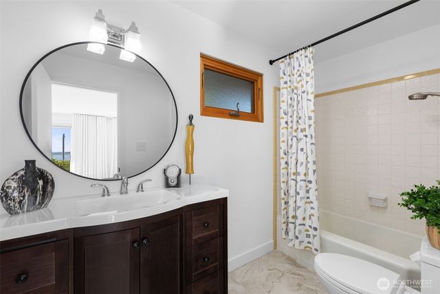 12112 25th Ave SW, Burien, WA 98146