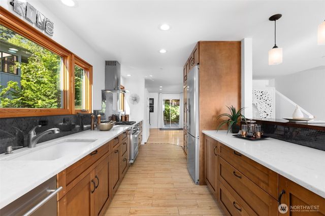 12112 25th Ave SW, Burien, WA 98146