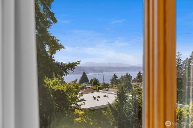 12112 25th Ave SW, Burien, WA 98146