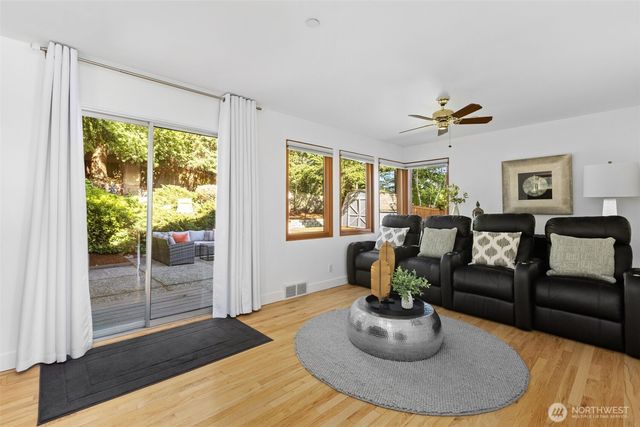 12112 25th Ave SW, Burien, WA 98146