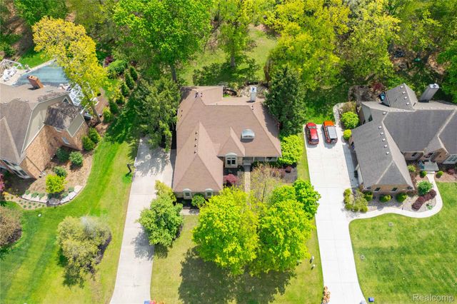 8487 Sherwood Drive, Grosse Ile Township, MI 48138