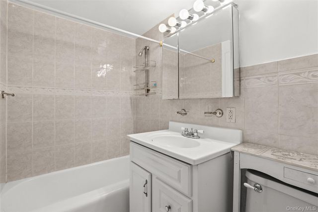 8 Fordham Hill Oval 16B, Bronx, NY 10468