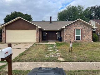 3916 Longmeadow Way, Fort Worth, TX 76133