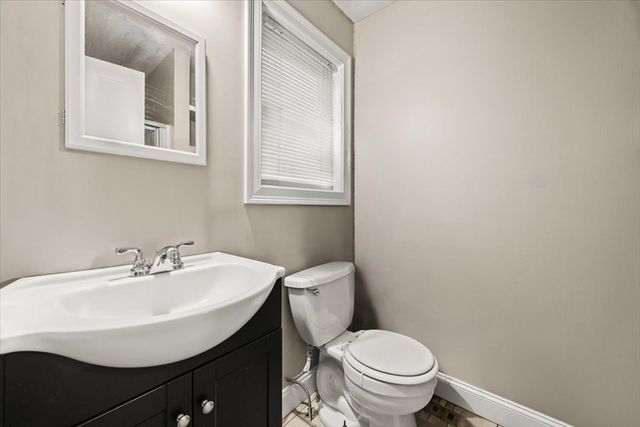 1576 N Main St, Fall River, MA 02720