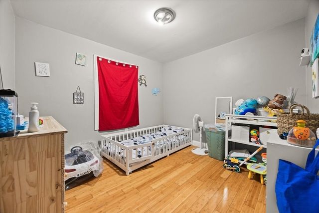 1576 N Main St, Fall River, MA 02720