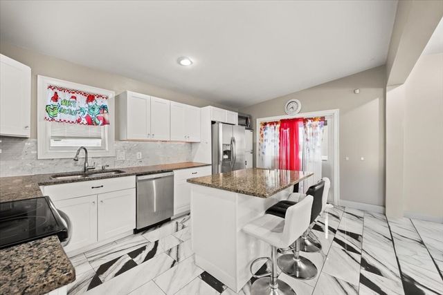 1576 N Main St, Fall River, MA 02720