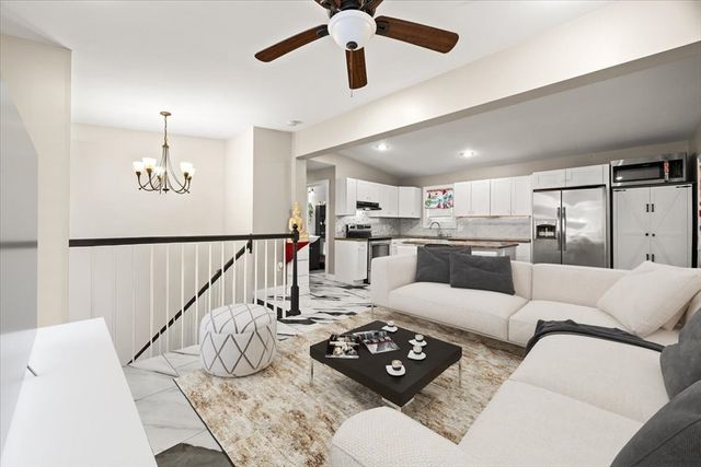 1576 N Main St, Fall River, MA 02720