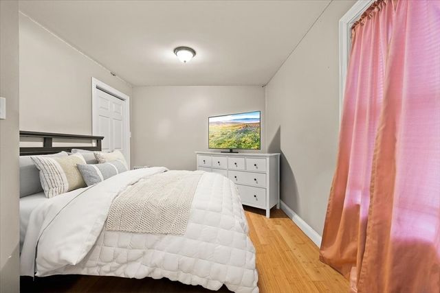 1576 N Main St, Fall River, MA 02720