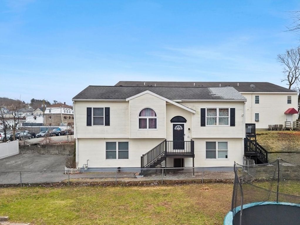 1576 N Main St, Fall River, MA 02720