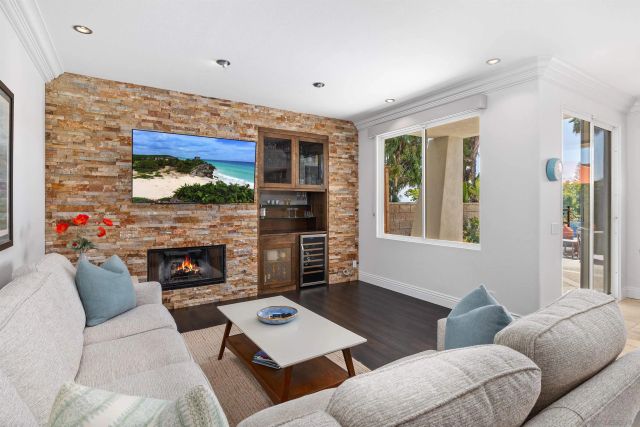 6037 Deerford Row, La Jolla, CA 92037