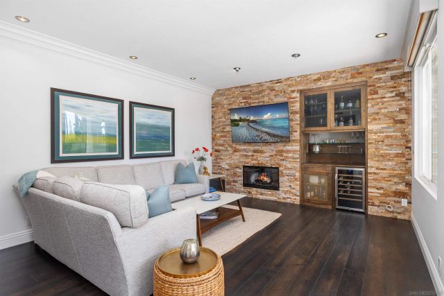 6037 Deerford Row, La Jolla, CA 92037