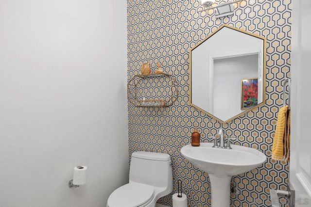 6037 Deerford Row, La Jolla, CA 92037