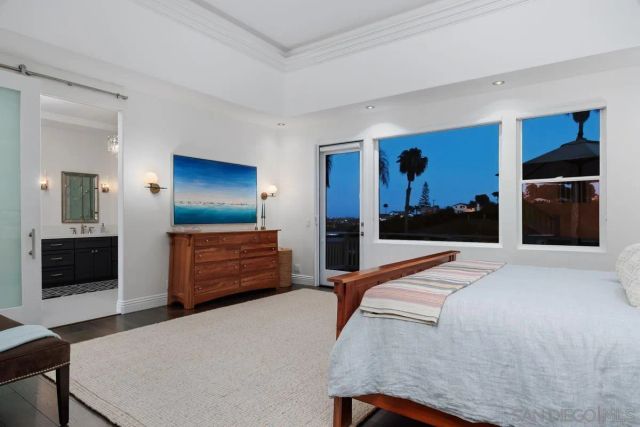 6037 Deerford Row, La Jolla, CA 92037