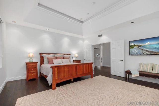 6037 Deerford Row, La Jolla, CA 92037