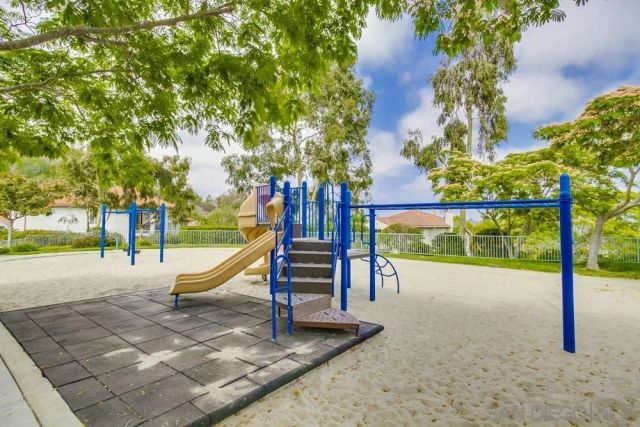 6037 Deerford Row, La Jolla, CA 92037
