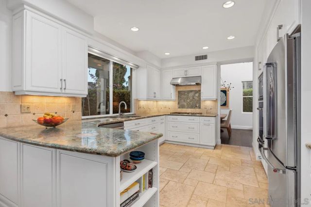 6037 Deerford Row, La Jolla, CA 92037