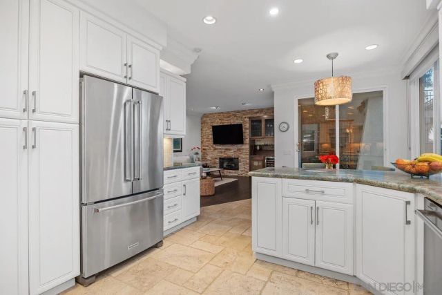 6037 Deerford Row, La Jolla, CA 92037