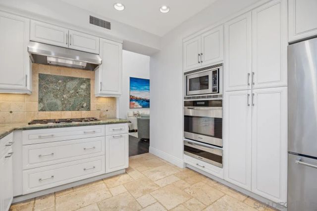 6037 Deerford Row, La Jolla, CA 92037