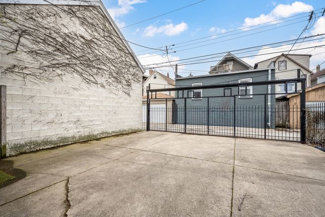 1710 N Whipple Street 3, Chicago, IL 60647