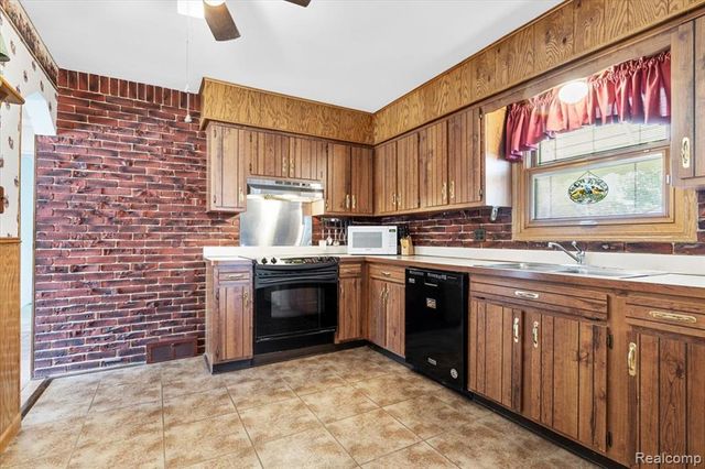 10061 Ruth Avenue, Allen Park, MI 48101