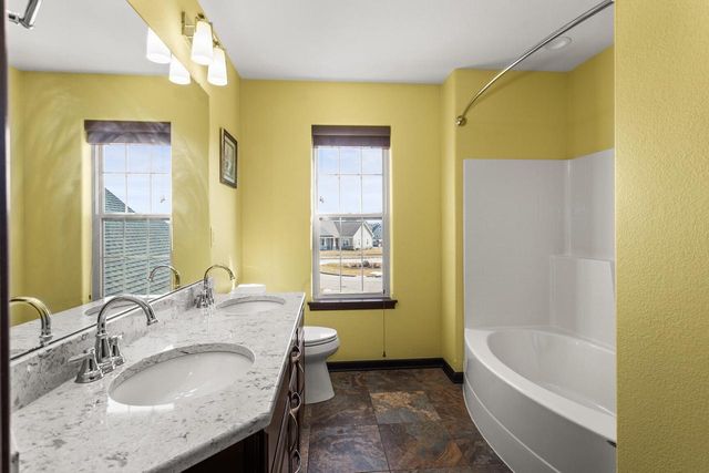 N88W18648 Duke STREET, Menomonee Falls, WI 53051