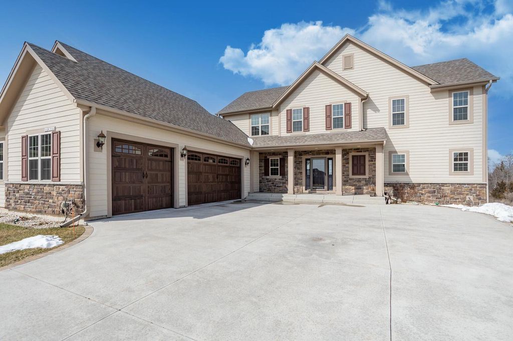 N88W18648 Duke STREET, Menomonee Falls, WI 53051