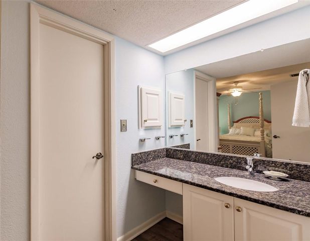 6061 E PEPPERTREE WAY 116, Sarasota, FL 34242