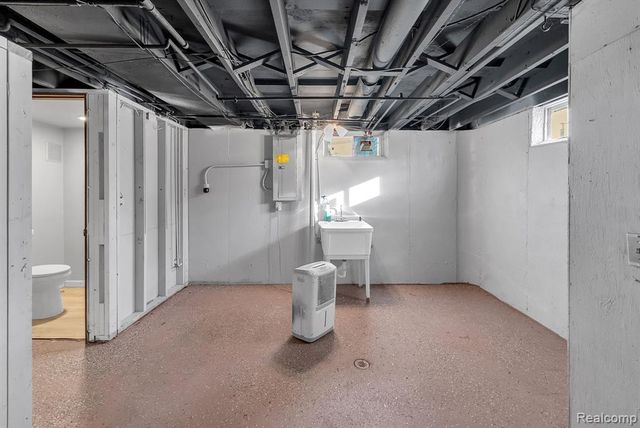 31450 Avondale Street, Westland, MI 48186