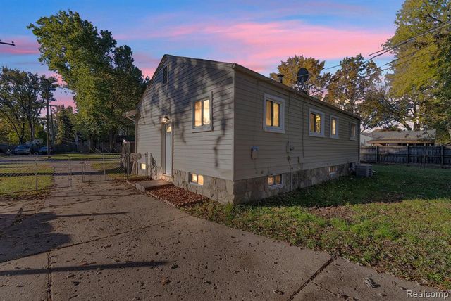 31450 Avondale Street, Westland, MI 48186